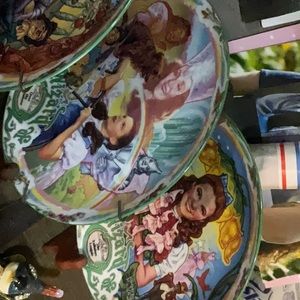 Collection of musical wizard of plates all work perfect. Vintage collection